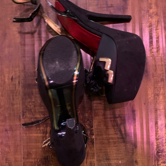 Circus by Sam Edelman Black and Gold Bow Heels - Picture 3 of 5